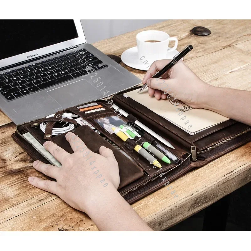 Tech Accessories For A Tablet - Кожаная сумка-органайзер для планшета iPad с